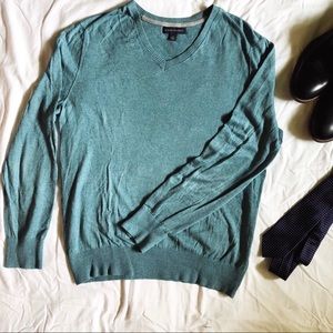 Banana Republic : light weight v neck sweater teal